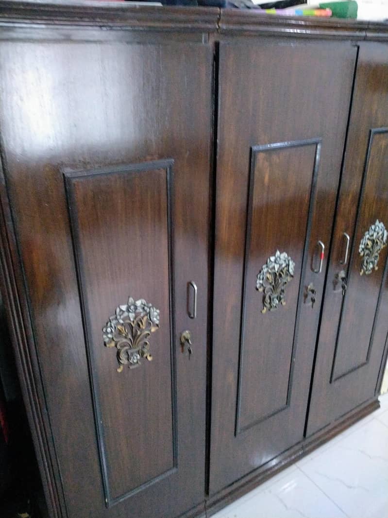 Dressing table plus Cupboard 2