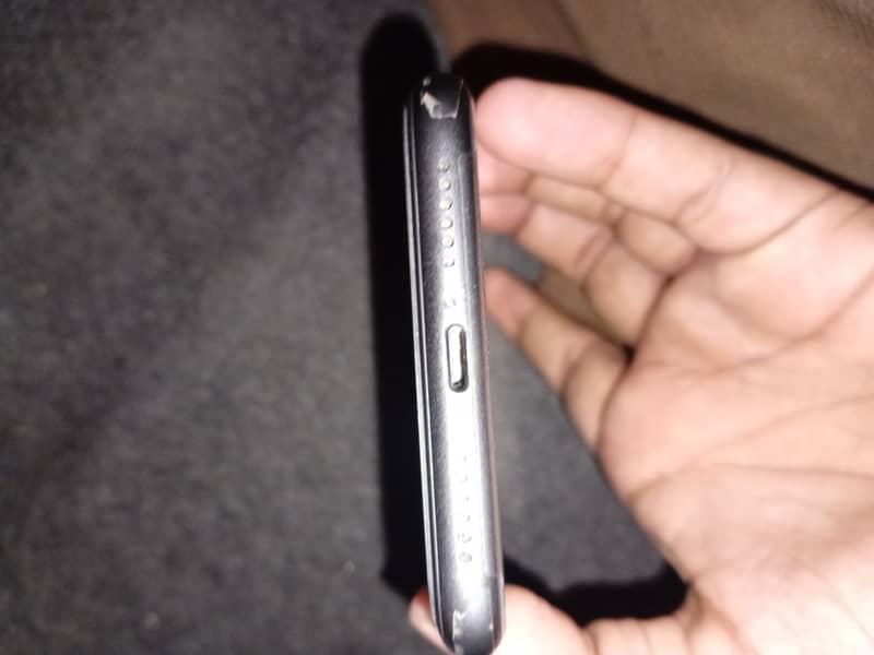 Apple iPhone 11 3