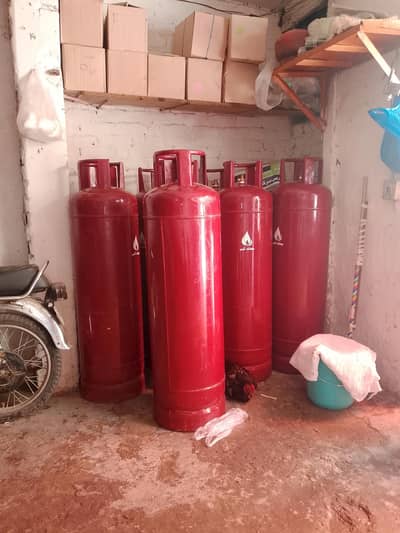10 jhatla gas cylinders in used condition num 03025101054