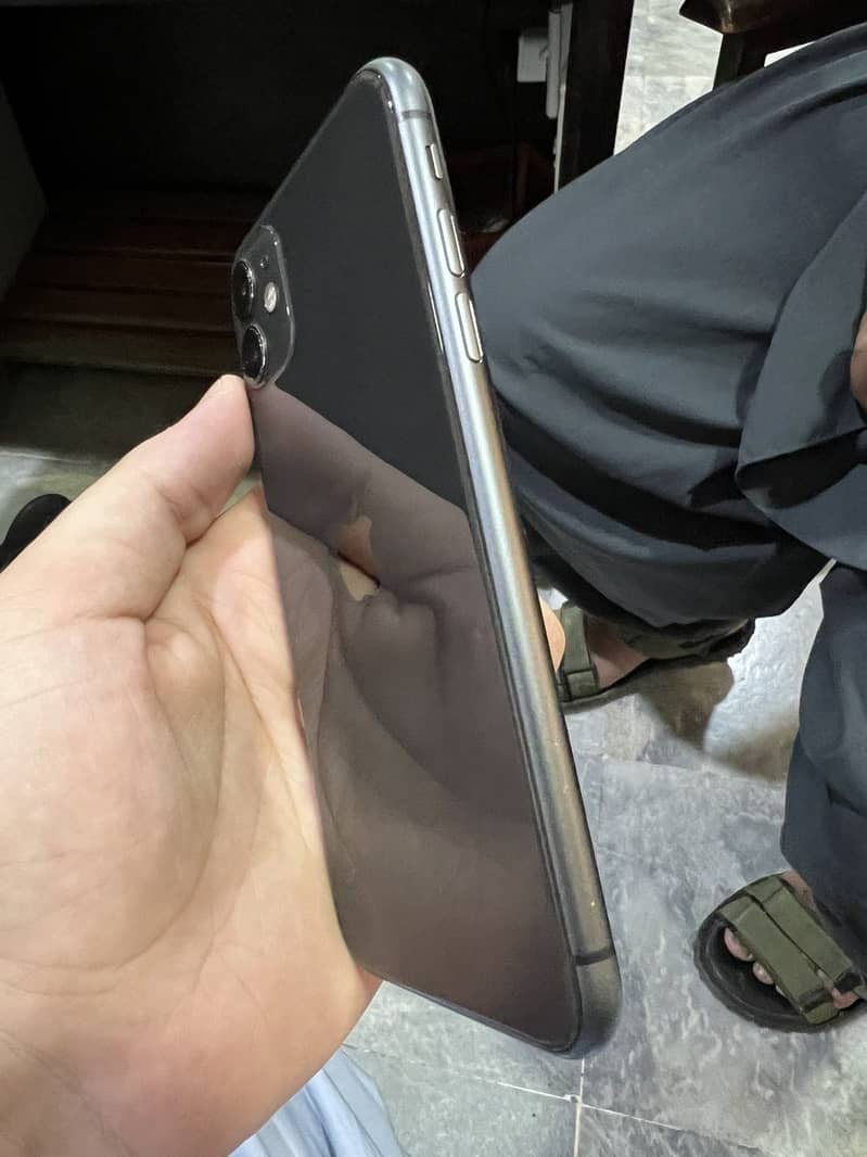 Apple iPhone 11 3