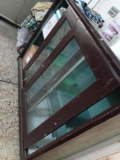 lohy ka shelf hy condition bilkul ok hy