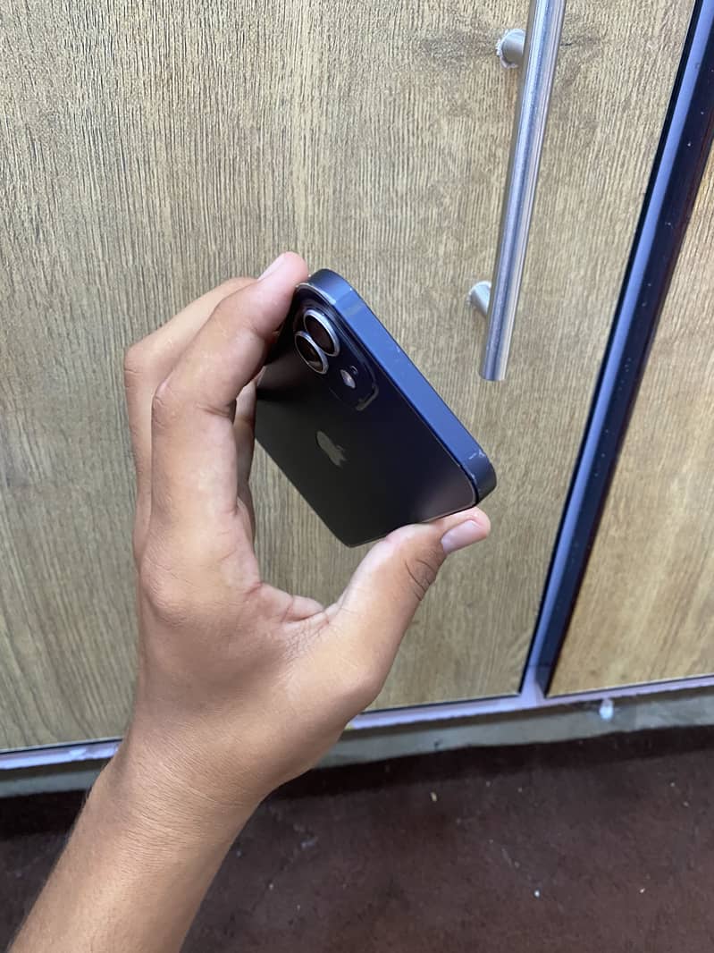 Apple iPhone 12 3