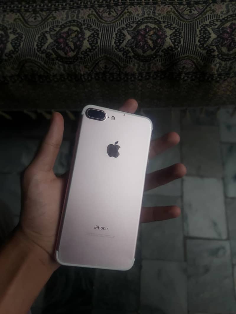 Apple iPhone 7 Plus 2