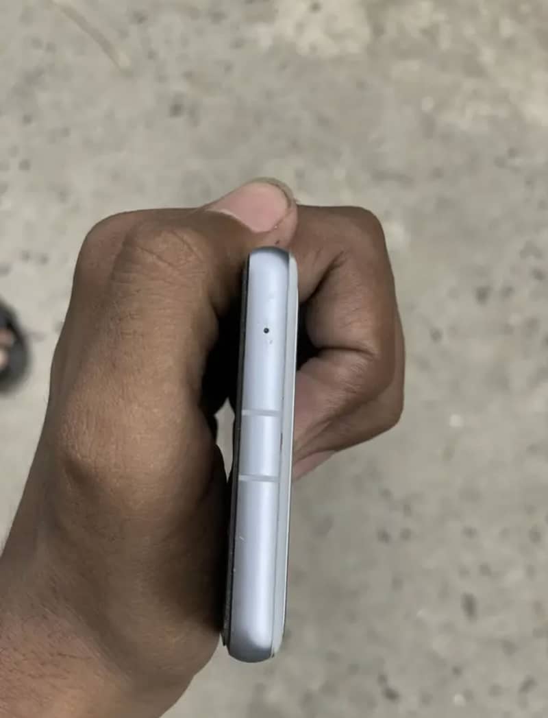 Google Pixel 7a 4
