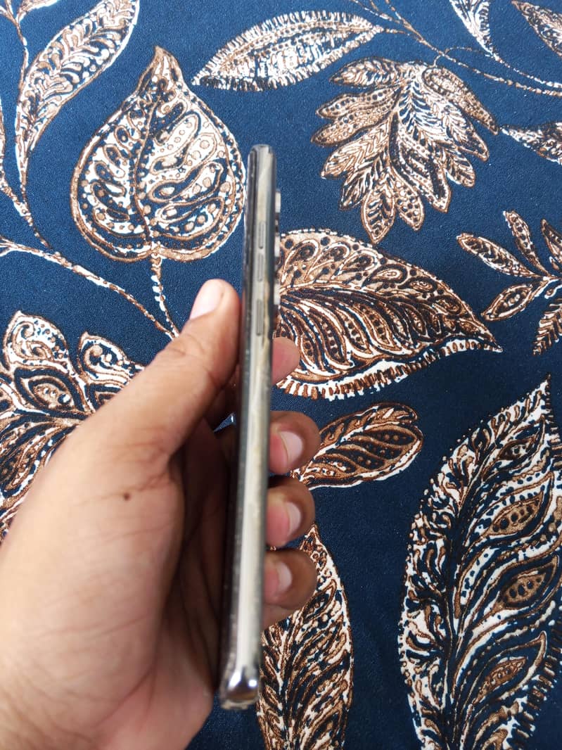Tecno CAMON 40 Pro 1