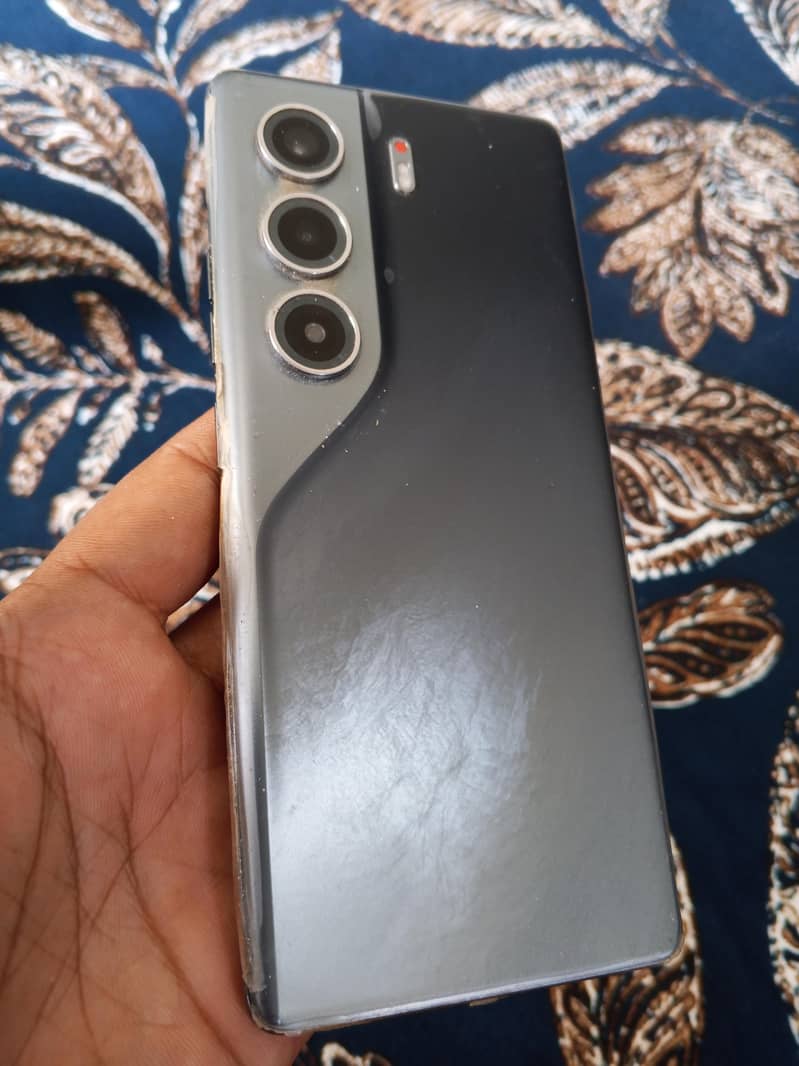 Tecno CAMON 40 Pro 4
