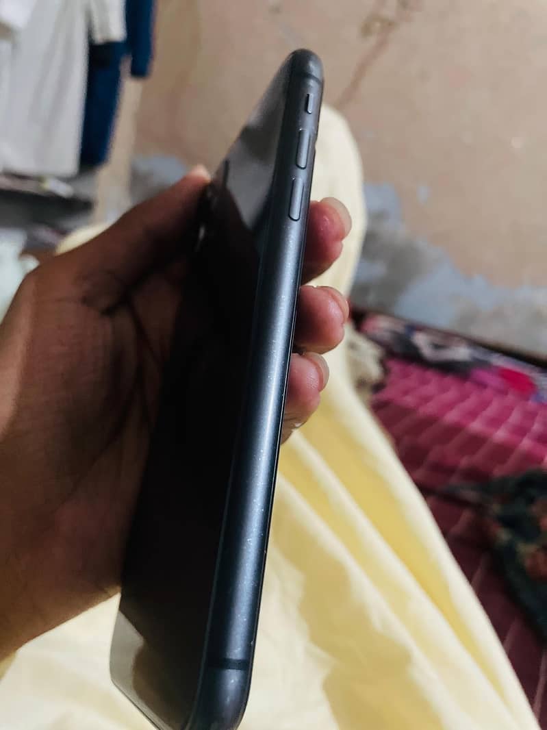 Apple iPhone 11 3