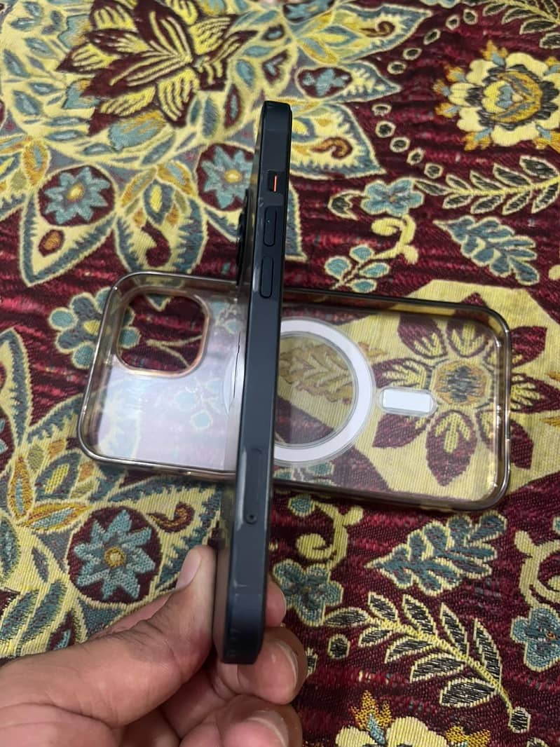 Apple iPhone 13 2