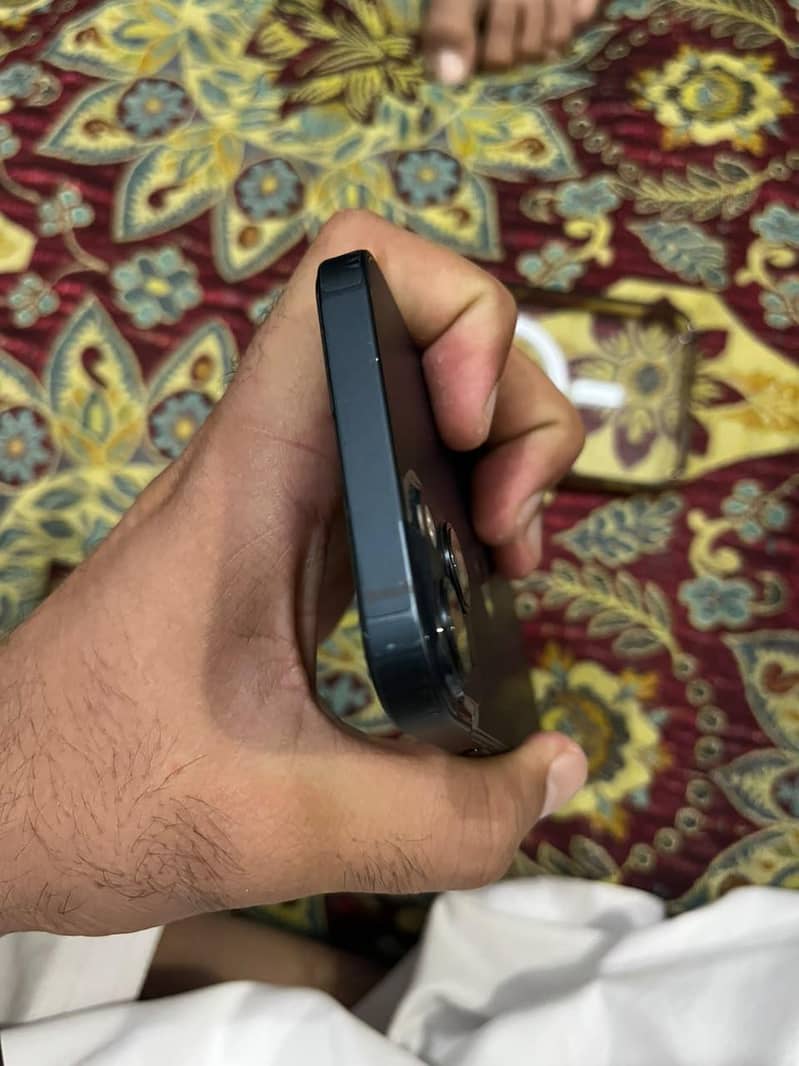 Apple iPhone 13 4