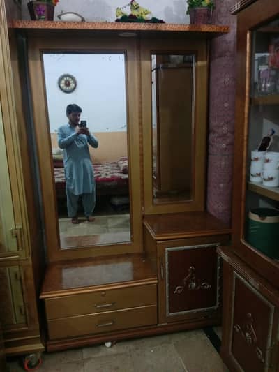 showcase and singer aaina aur bed