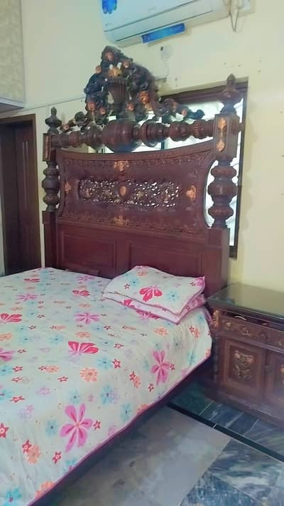 Chinioti Wooden Bed Set with Dressing Table & 2 Side Tabl