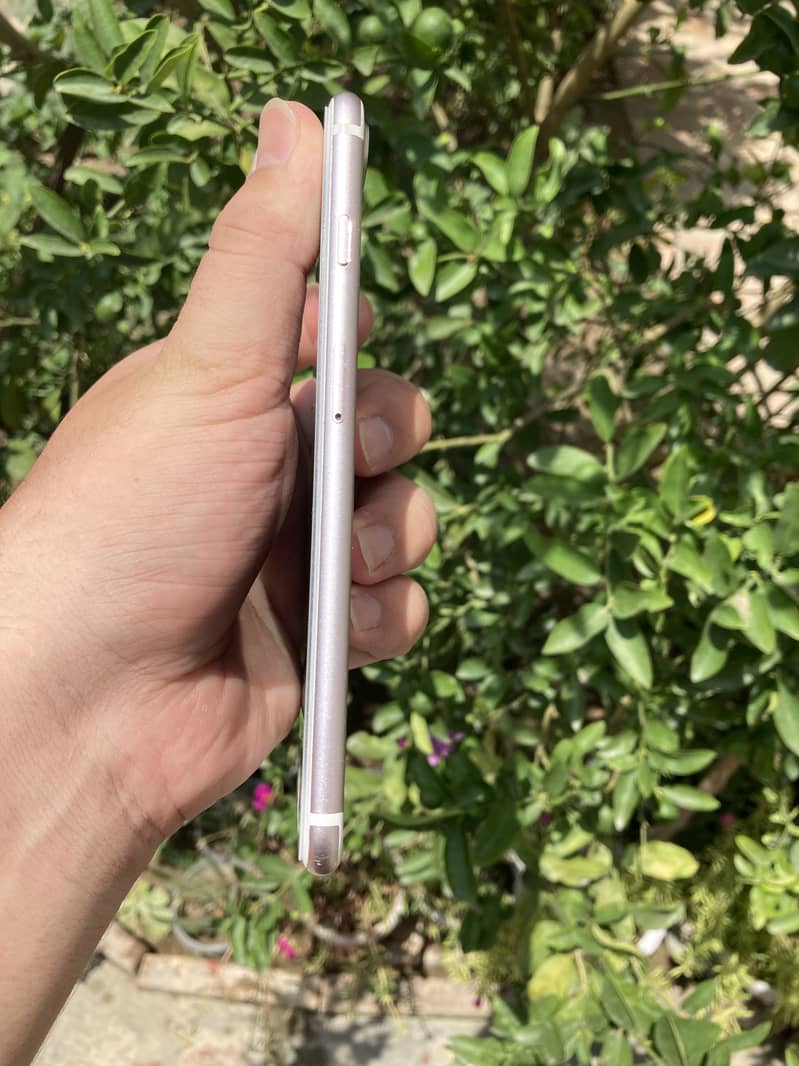 Apple iPhone 7 Plus 2