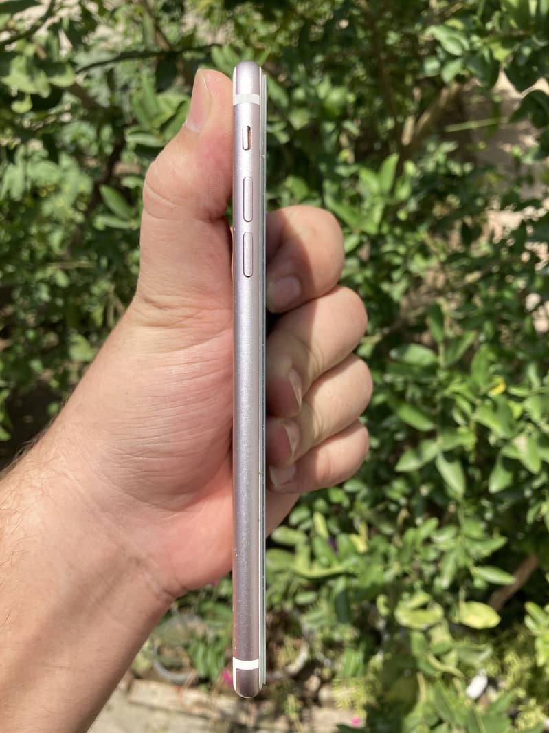 Apple iPhone 7 Plus 5