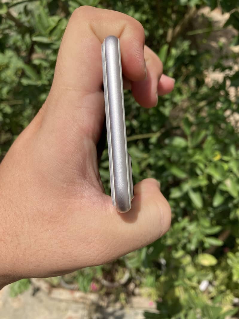 Apple iPhone 7 Plus 6