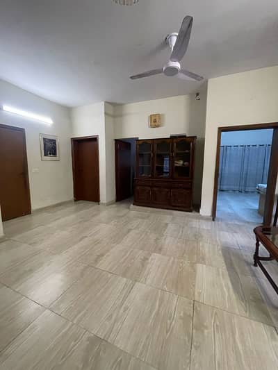 10 MARLA FULL HOUSE FOR RENT NAWAB TOWN