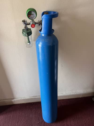 Full Medical Oxygen Cylinders with Regulators And Humidifiers