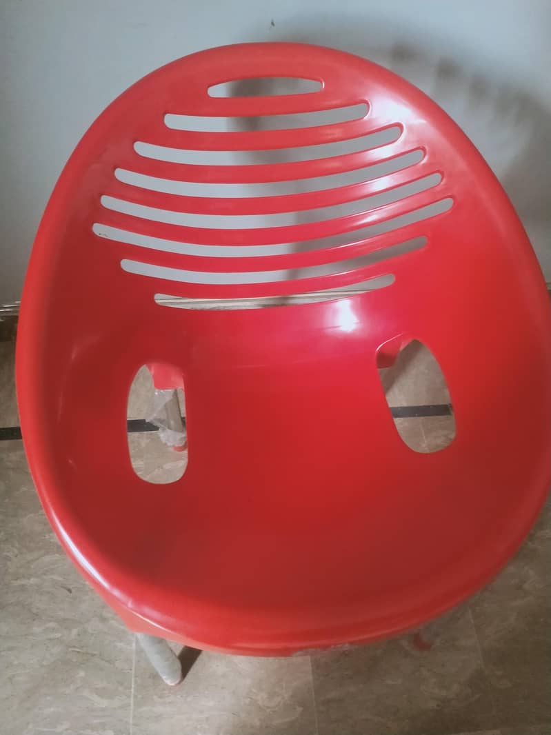 DECENT MODEL CHAIRS 0