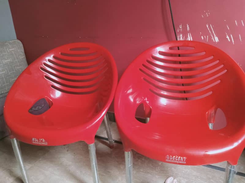 DECENT MODEL CHAIRS 2