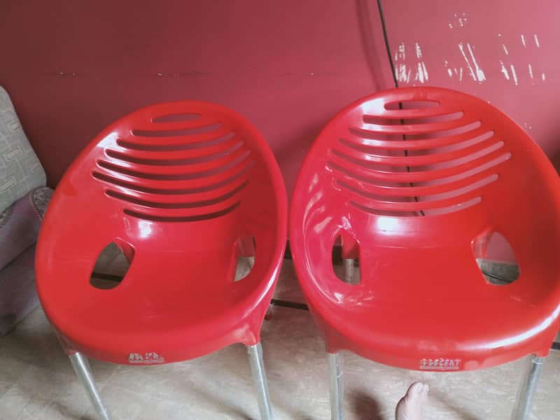 DECENT MODEL CHAIRS 3