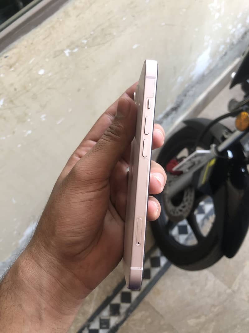 Apple iPhone 13 1