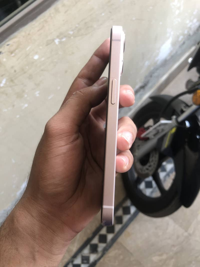 Apple iPhone 13 2