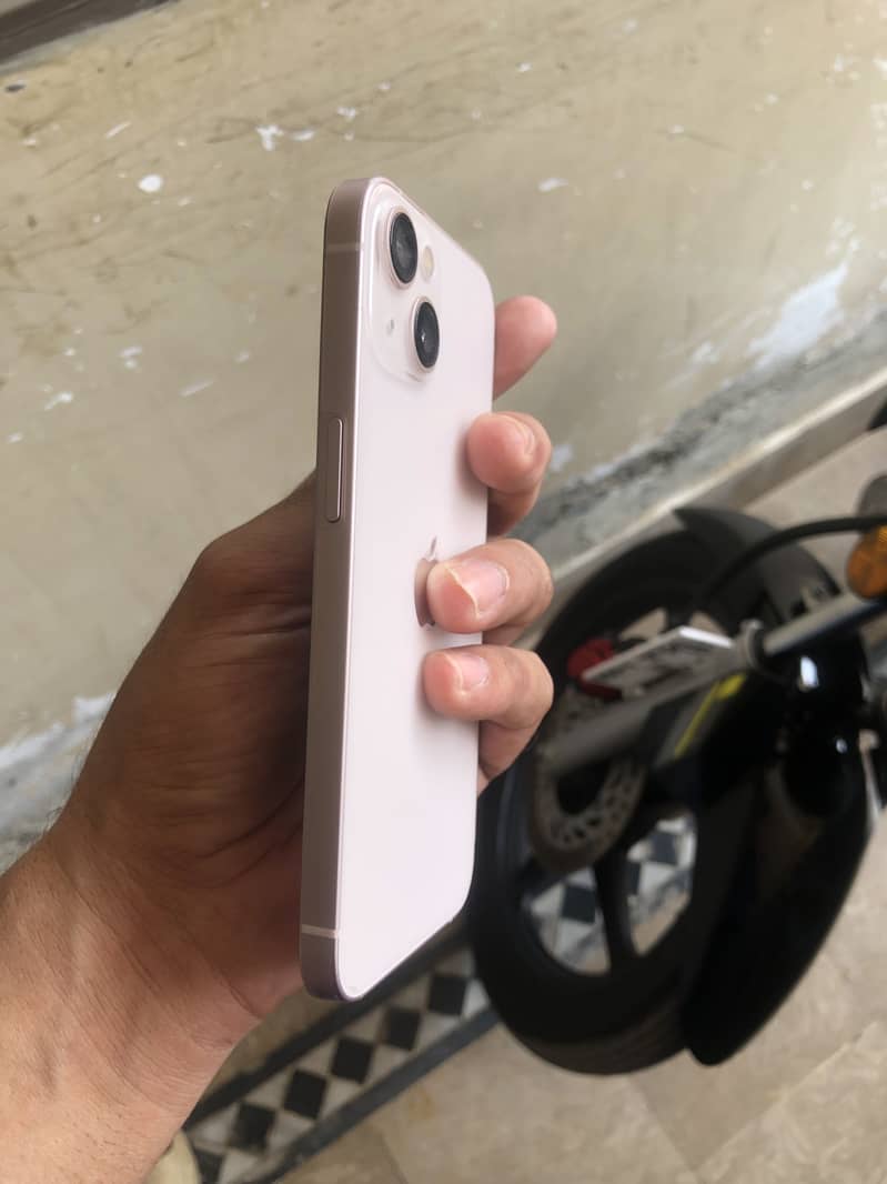 Apple iPhone 13 5