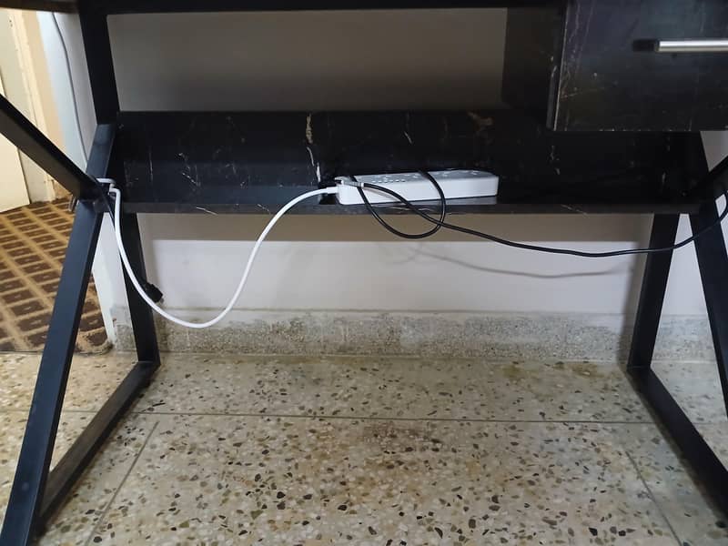 Office Study table 4ft 5