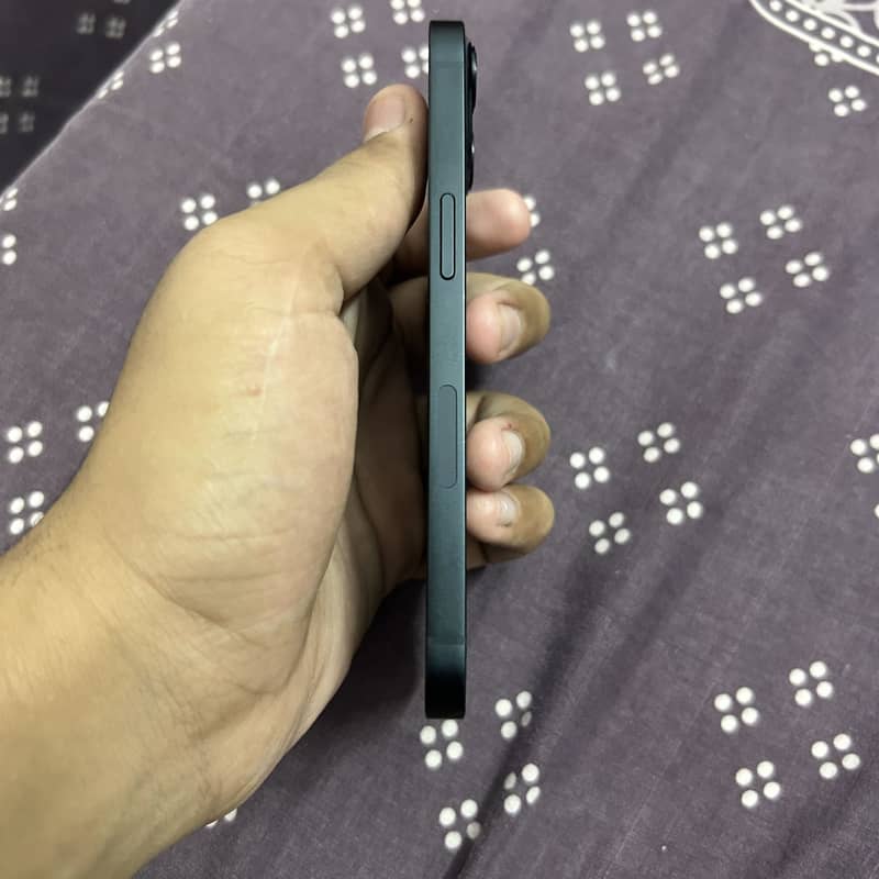 Apple iPhone 13 4