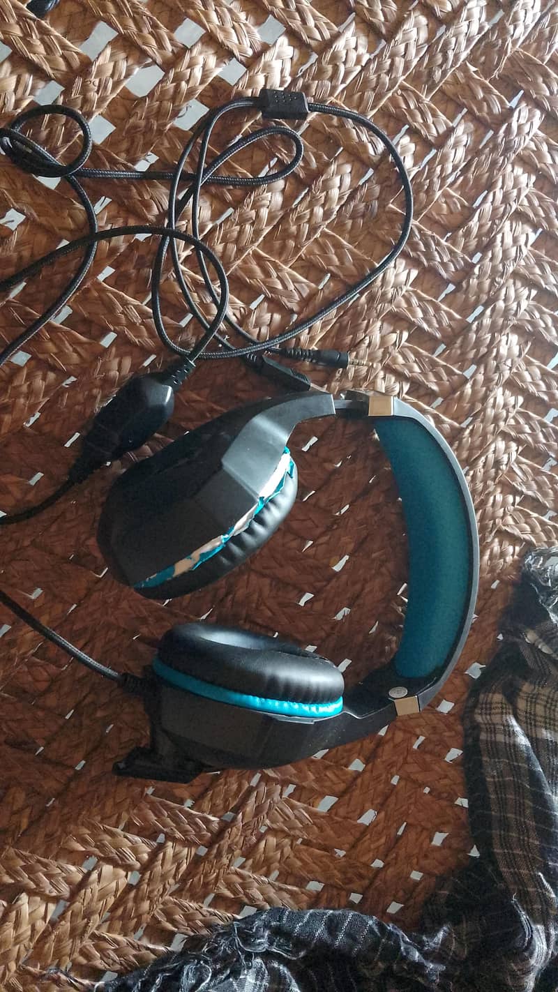 headphone 0