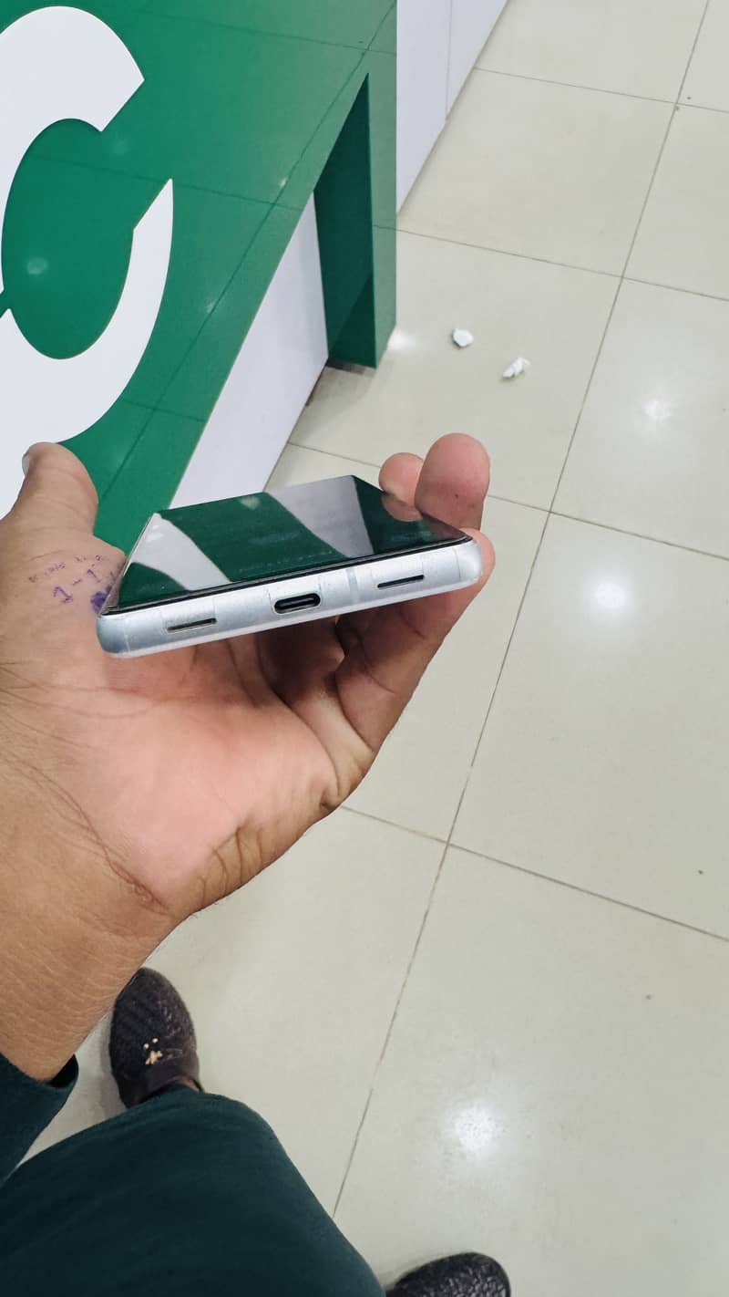 Google Pixel 7a 2