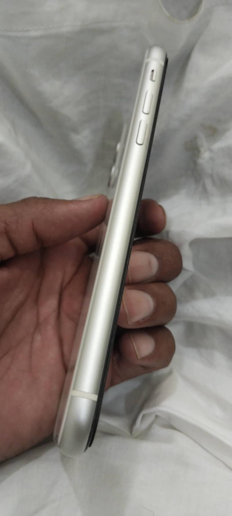Apple iPhone 11 4
