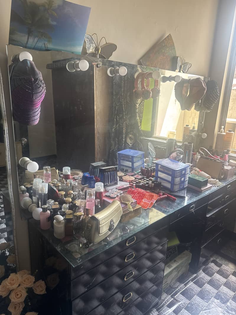 Dressing table with mirror 1