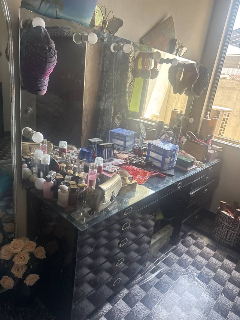 Dressing table with mirror 6
