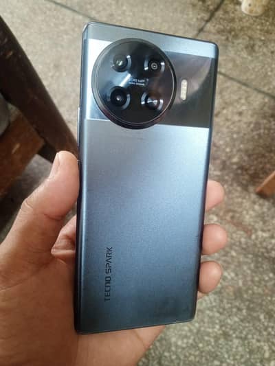 Tecno spark 20 pro plus