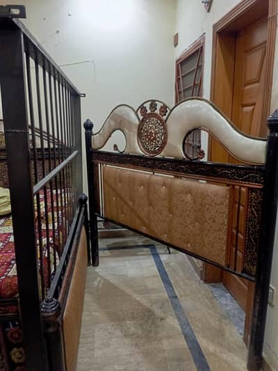 Bed or mattress Bahot Achi conditions main hay