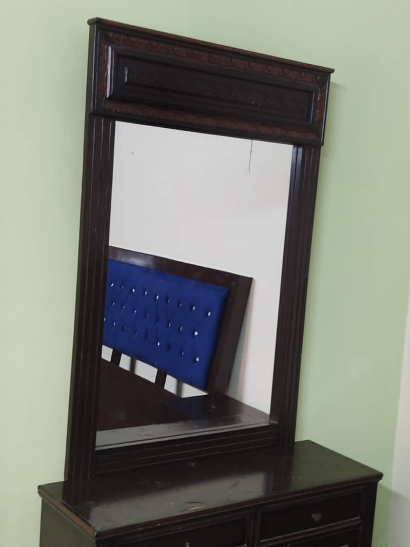 Bed set with dressing table 2