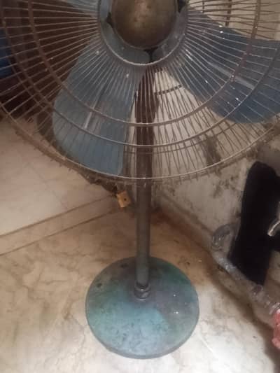 national stand iron fan