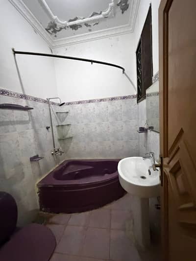 1 KANAL VERY NEAT AND CLEAN LOWER PORTION IS AVAILABLE FOR RENT IN WAPDA TOWN PHASE 1.