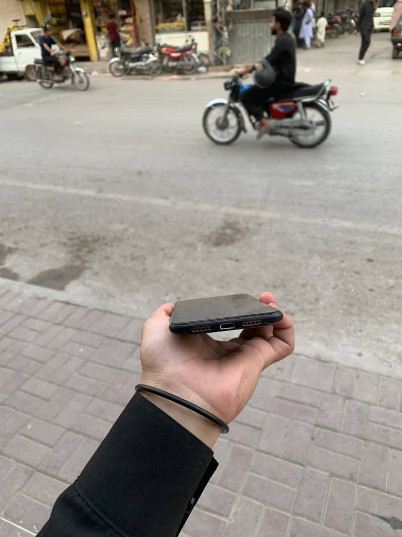 One Plus 6T 5