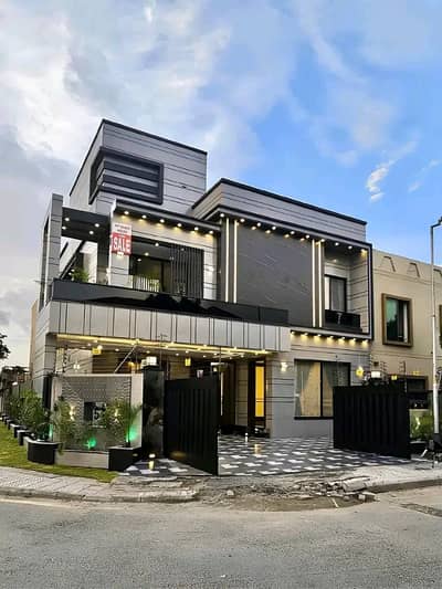 10 Marla Luxury House is Available for Rent in Bahria Town Lahore