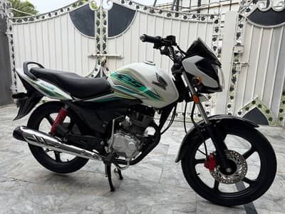 Honda CB 125F (2024 Model) – Just 2,540 KM – 1st Owner – Total Genuine