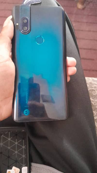 Motorola One hyper
