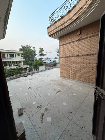 1 KANAL very hot location UPPER PORTION IS AVAILABLE FOR RENT IN WAPDA TOWN PHASE 1.
