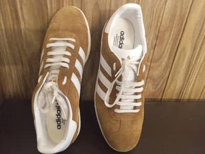 Adidas gazelle in brown colour. Size 42 (UK8).