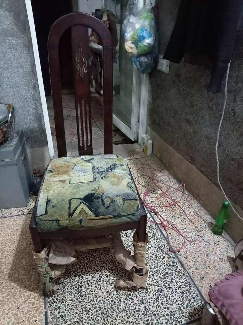 chairs table 0