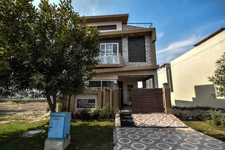 5 Marla House Available for Rent Prime Location