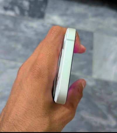 iPhone 16e