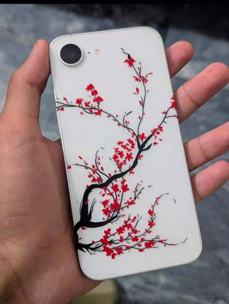 iPhone 16e 1
