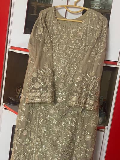 selling this brand new dress