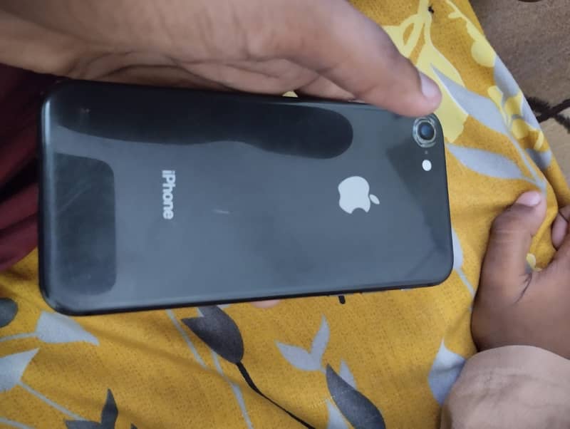 Apple iPhone 8 1